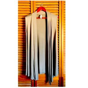 NWOT Sofra Activewear Short-sleeved Open Cardigan